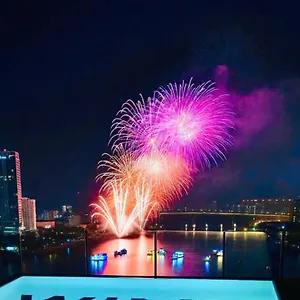 Wink Icon Riverside - Luxury - 24hrs & Rooftop Pool Bar Đà Nẵng